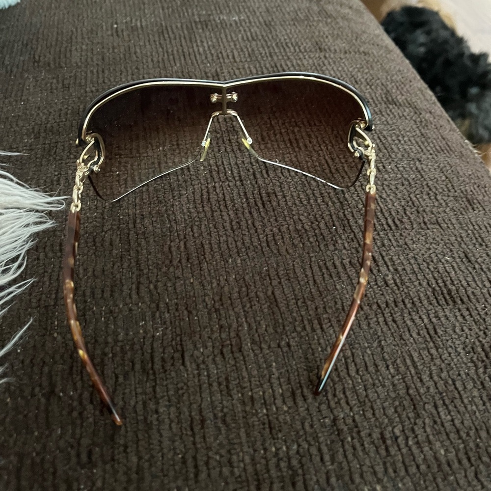 Gucci pre loved glasses with case